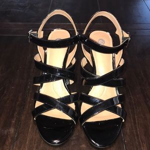 Comfortable strappy patent leather shoes